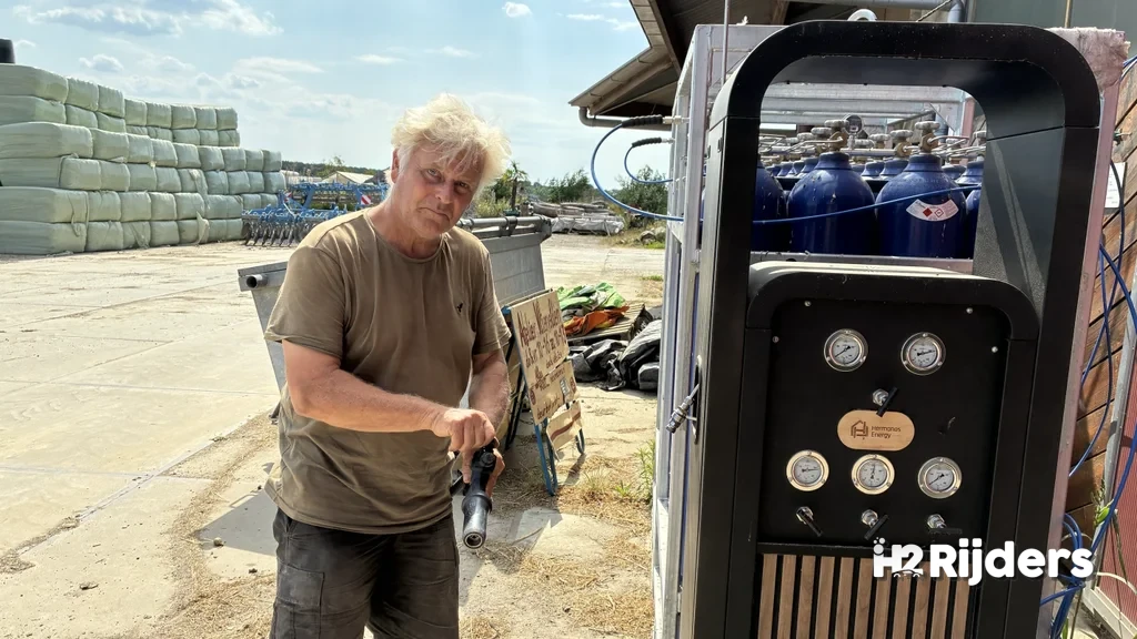 Primeur in Almere: stadsboerderij maakt en tankt eigen waterstof uit zonnestroom